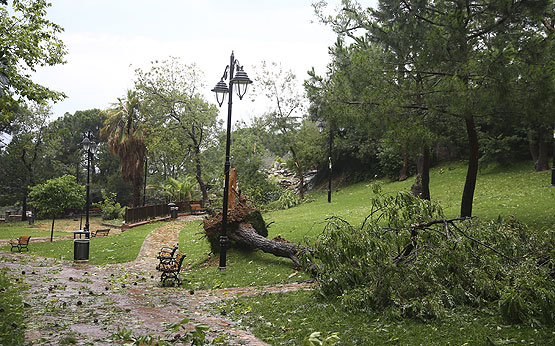 İstanbul'da sağanak etkili oldu